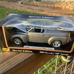 Chevrolet SSR 1:18 