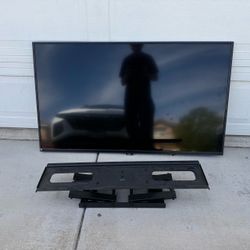 Haier Flat Screen TV with Wall Mount