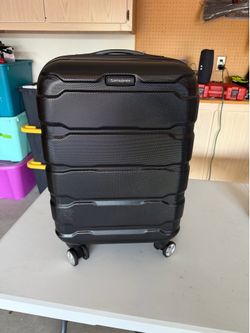 NEW Samsonite Luggage 22”