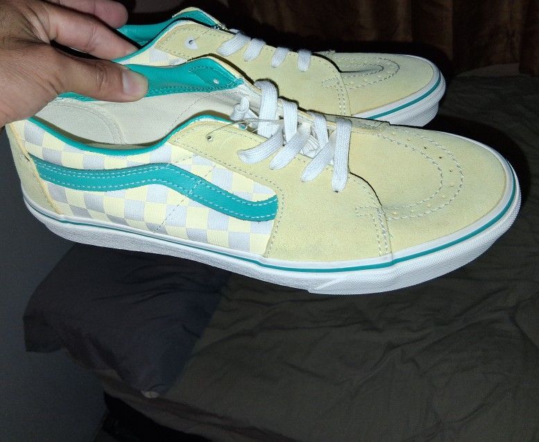 vans size 10.5 shoes 50 dollar each 40 lowest
