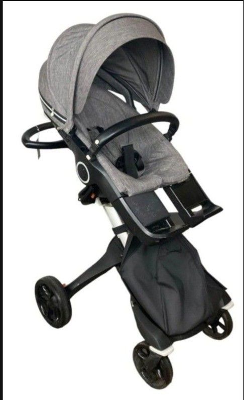 Stokke xplory stroller in very good condition. Look at pictures. The handle is covered in tape.