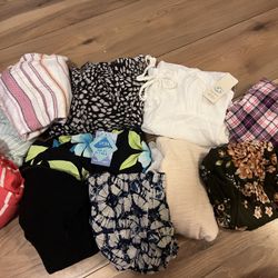 WOMENS SIZE MEDIUM CLOTHES FOR SALE ALL TOGETHER 