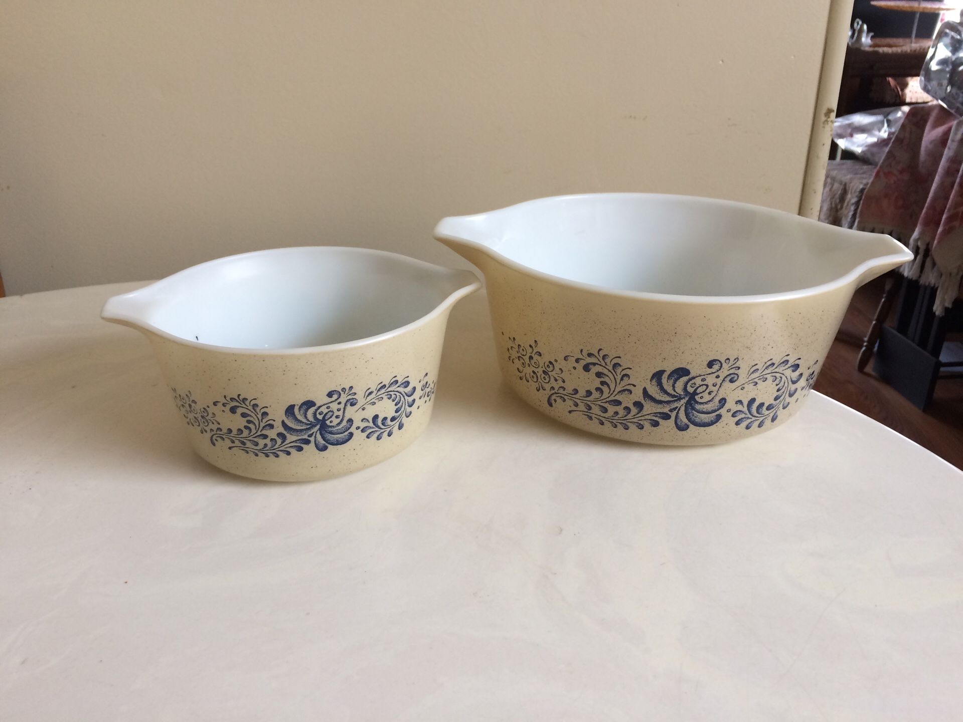 Pyrex by Corning...tan & blue pattern. 1 qt and 2.5 qt