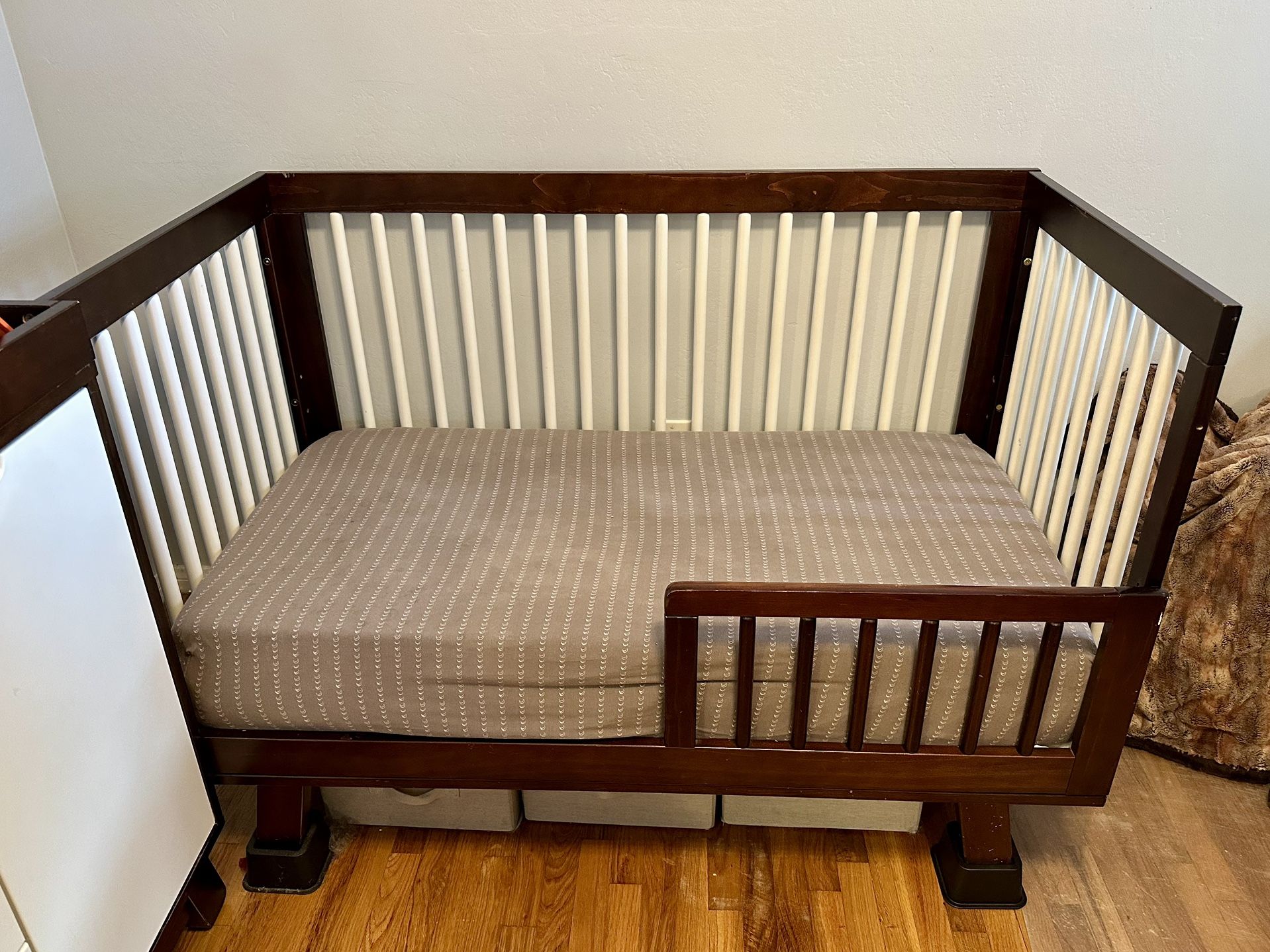 Babyletto 3 In 1 Crib and 2 in 1 Changing Table