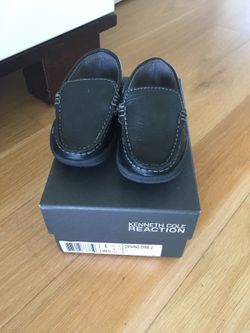 Kenneth Cole boys size 5 toddler