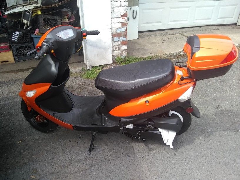 Photo 2020 Tao Tao Moped 50 CC Brand new Only 59 Miles on The Dash Just Need Set The Carburator Cause I Bought A New One