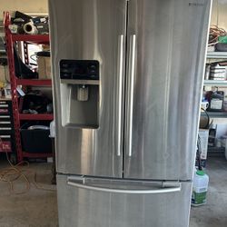 36” Wide Samsung refrigerator With Ice And water Dispenser 
