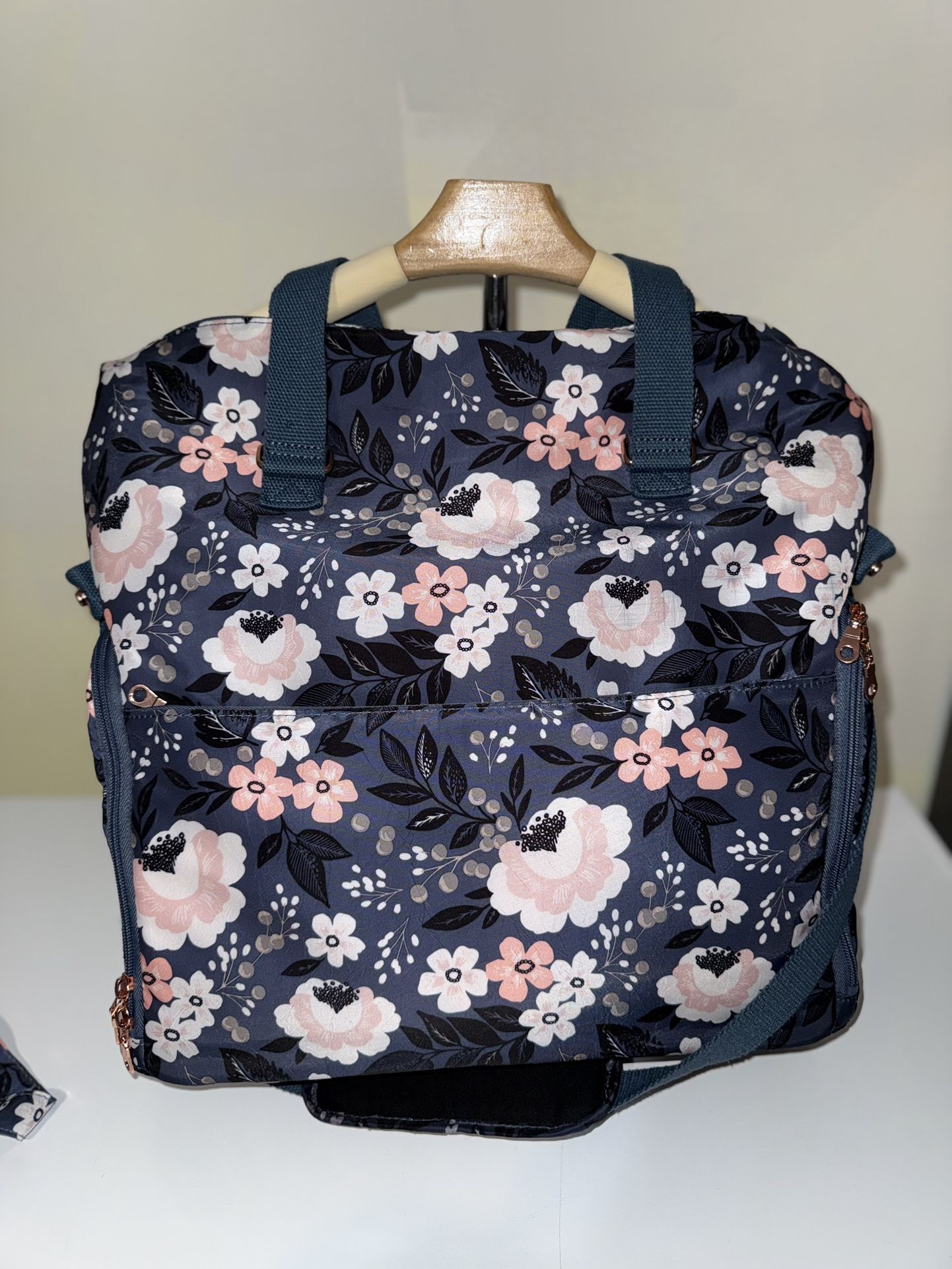 Sarah wells Lizzy breast pump bag Le Floral