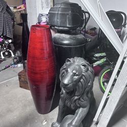 Lion Statue And Vase Bundle 