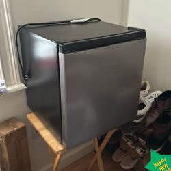 Mini- Fridge Hisense