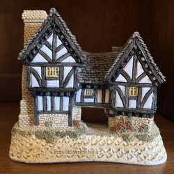 Various Collectible Houses