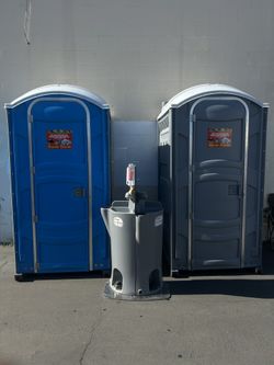  porta potty’s and sink