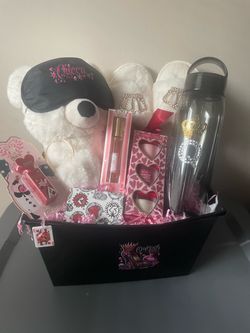 Queen of hearts spa gift basket
