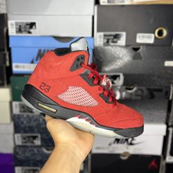 Size 9M - Jordan 5 “Raging Bull”