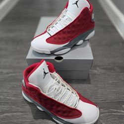 JORDAN 13 SIZE 8 (USED)