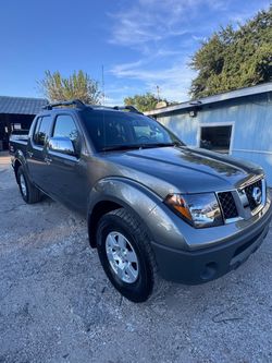 Nissan Frontier Crew Cab Pickup Truck
