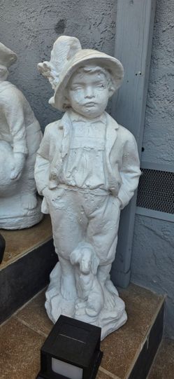 Kid garden statue