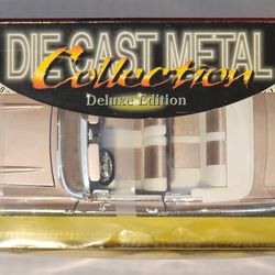 Yat Ming Deluxe Edition 1957 Chevrolet Bel Air Convertible Die Cast Metal 1:18