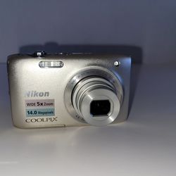Nikon Coolpix S3100 Camera 14.0 Mega Pixel