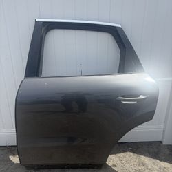 2017 2018 2019 2020 2021 2022 2023 2024  Porsche Cayenne Left Driver Side Rear Door OEM