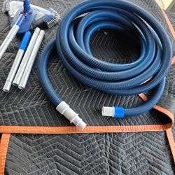 Pool vacuum with hose