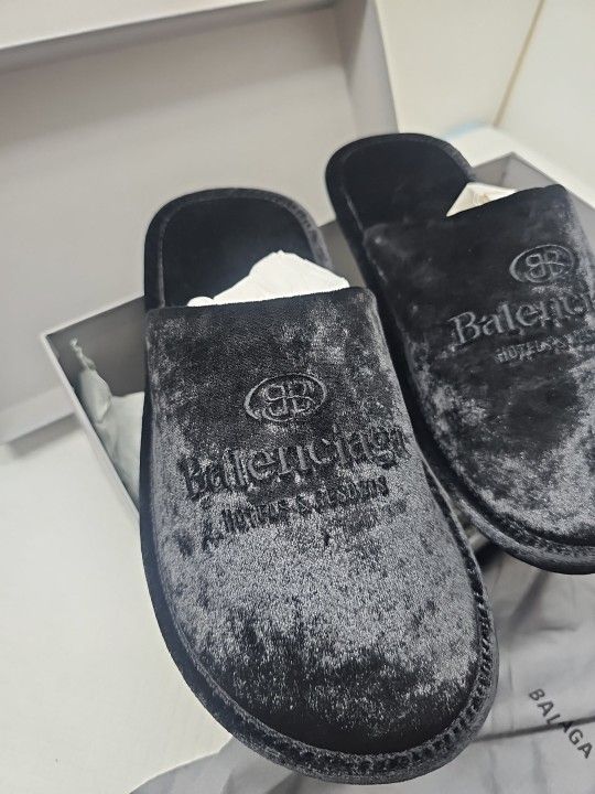 Balenciaga Resort Style Slippers
