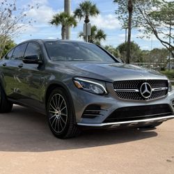 2019 Mercedes GLC43 Título Limpio 