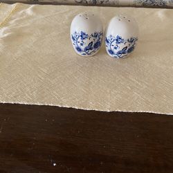 Beautiful Ceramic Delft Blue and White Salt and Pepper Shakers