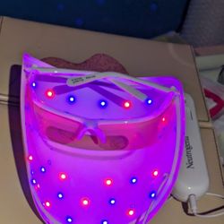 Neutrogena light therapy UV light up face mask