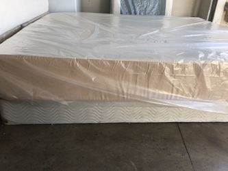 Tempurpedic cal king with box springs