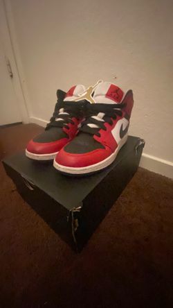Red jordan 1 mid size 5.5y new