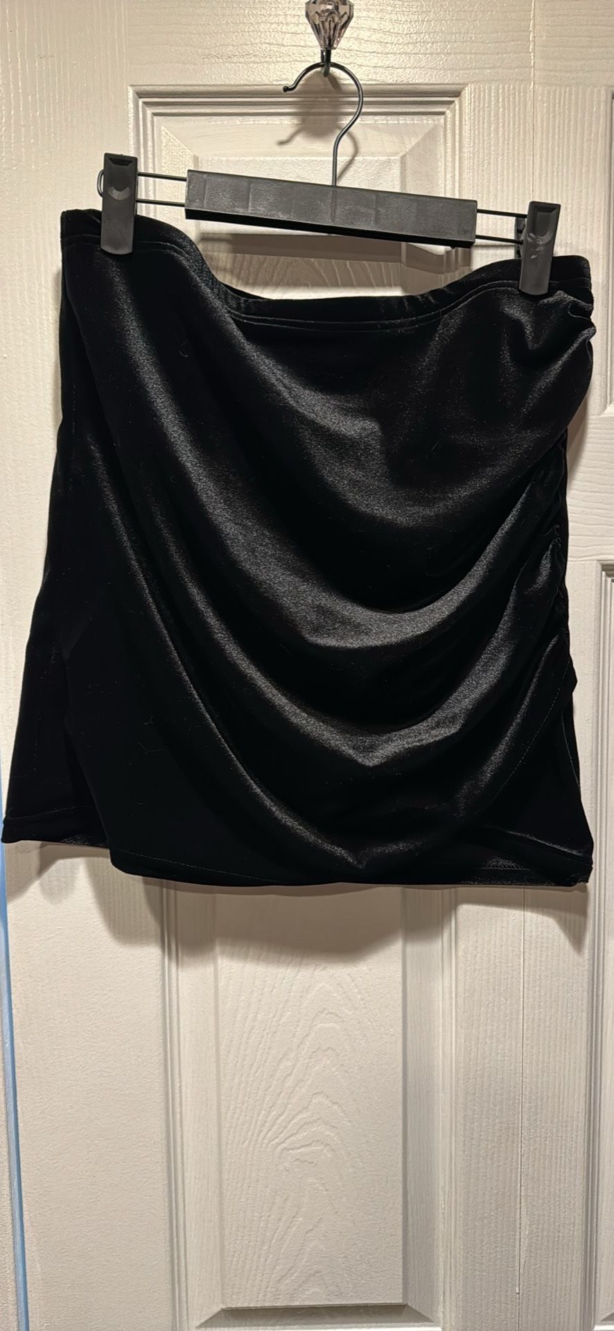 Shein Black Velvet Skirt, Size Large.