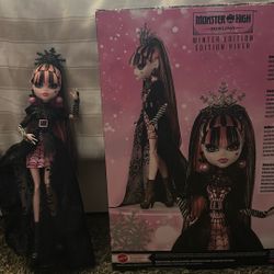 Monster High Howliday Draculara Doll