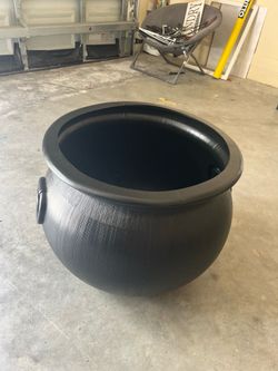 Large Black Decorative Planter Pot – Lightweight Plastic Outdoor Planter