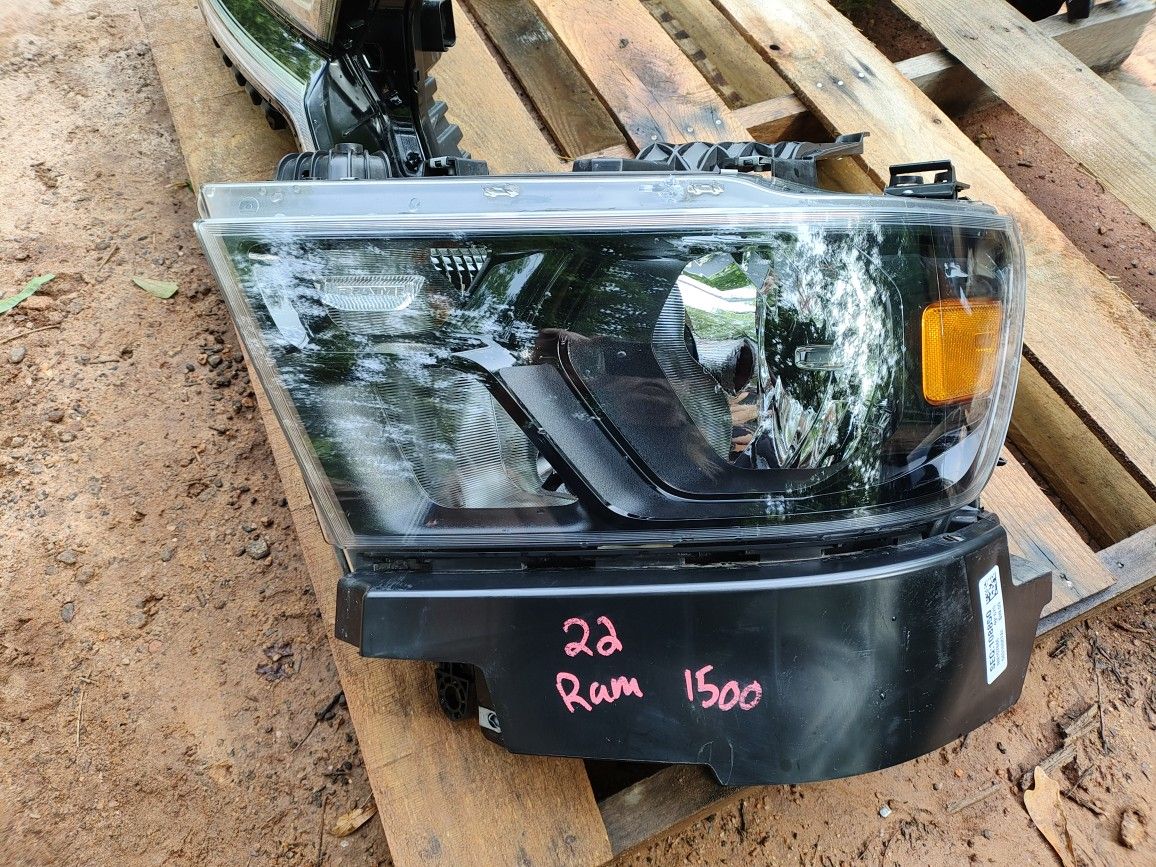 Driver's Headlight Dodge Ram 1500