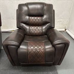 Like New Leather Recliner . Last One Left Don’t Let This Deal Go By