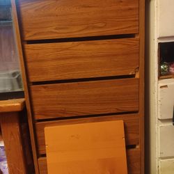 Dresser NEED IT GONE ASAP I NEED THE MONEY FOR WASHINGTON STATE SUMMER CON 80bucks First Come First Serve Whoever Wants It NEED IT GONE BY FRIDAY 