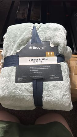 Blanket.      CASH ONLY THANKS 