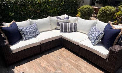 Pottery Barn Torrey Wicker 5-piece Square Arm Outdoor Sectional