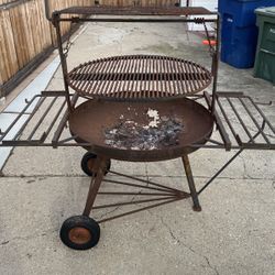 Large heavy Duty  Craviotto Brothers BBQ. 