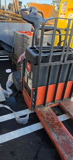 Toyota Ride along pallet jacks 8k lbs capacity