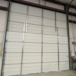 Garage Door/Puerta De Garage 