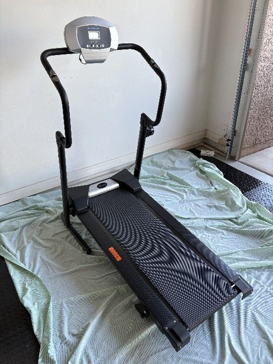 Avari Treadmill
