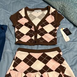 Cute Two Piece Skirt And Crop Top Set 