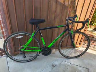 Almost new road tech Kent 700 men's bicycle