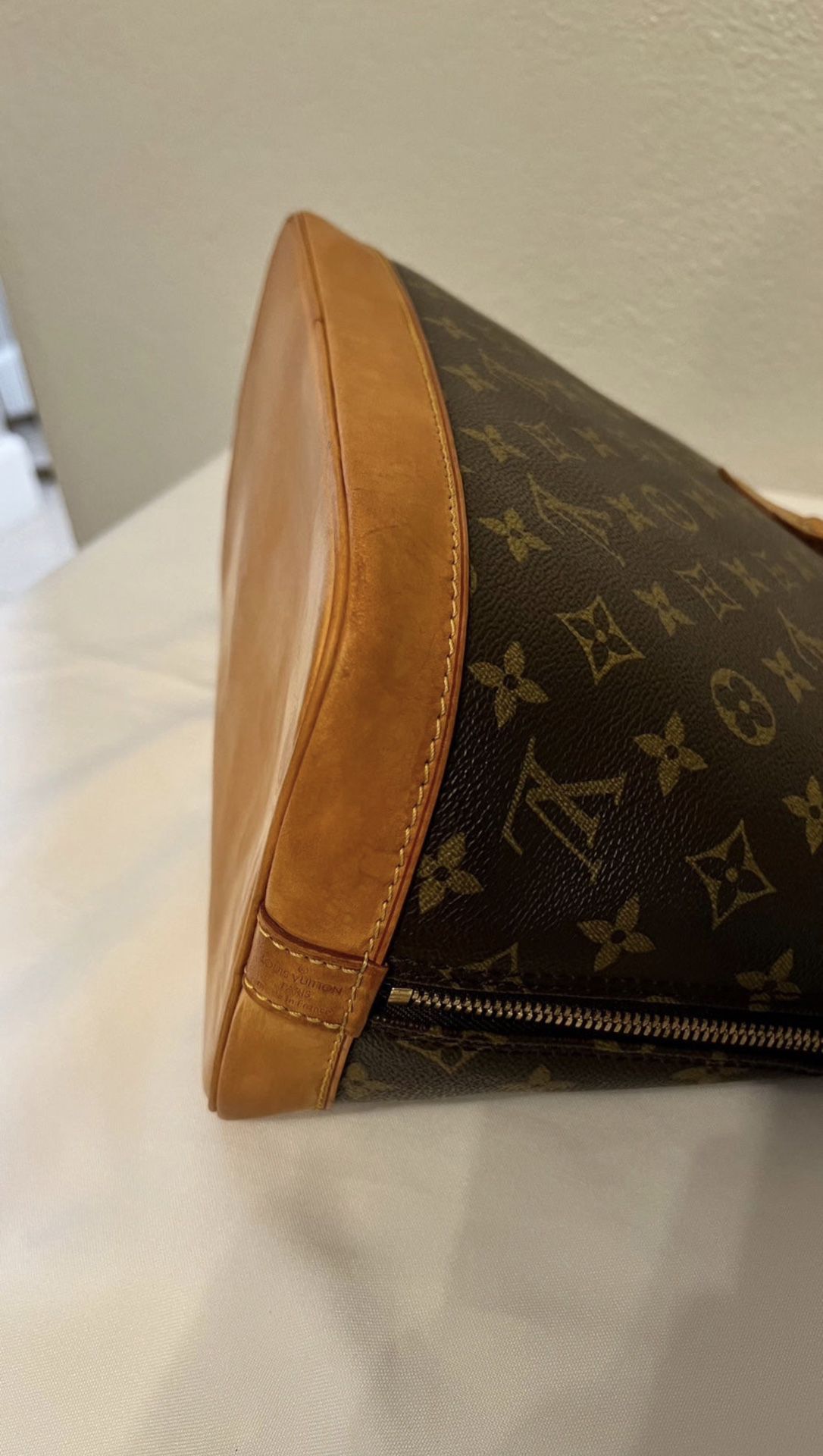 Louis Vuitton Authentic Monogram canvas. date code SD4183 Pre owned  condition Excellent for Sale in Delray Beach, FL - OfferUp
