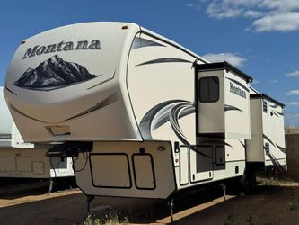 2015 Montana 40’ 5th Wheel Trailer W/ 3 Slide Outs - 1.5 BATHROOMS
