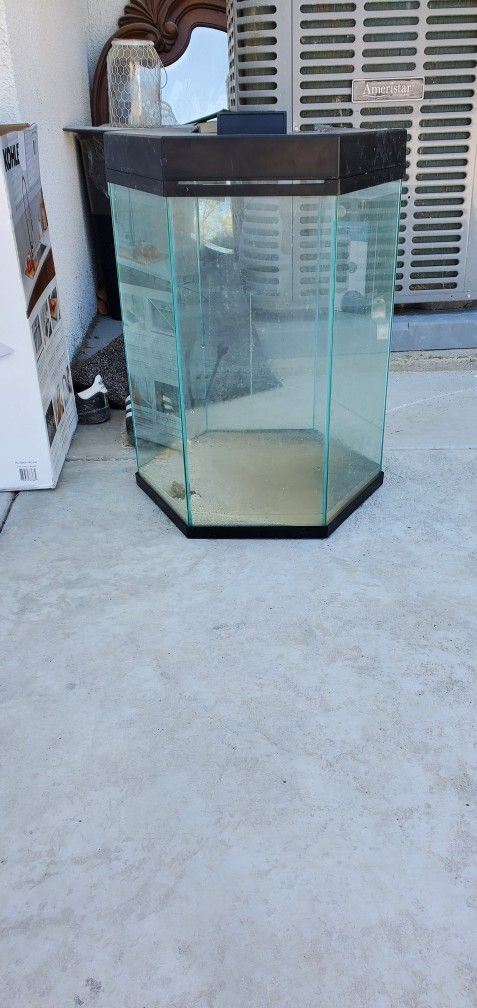 30 Gallon Hexagon Aquarium