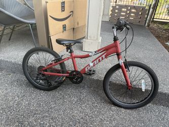 GIANT Youth 7-spd Bikes