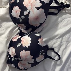Victoria’s Secret t-shirt floral bra, 36C